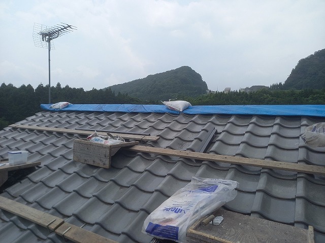 ブルーシートでの養生